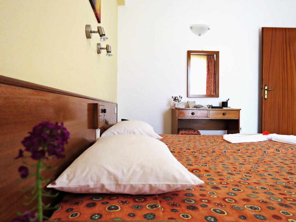 Maritime Aparthotel Petaloudes